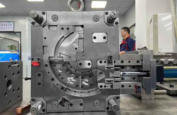 Golden Rules for Medical Injection Molding Production