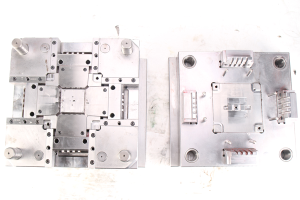 Deep Analysis of the Sliding Phenomenon in Medical Plastic Molds